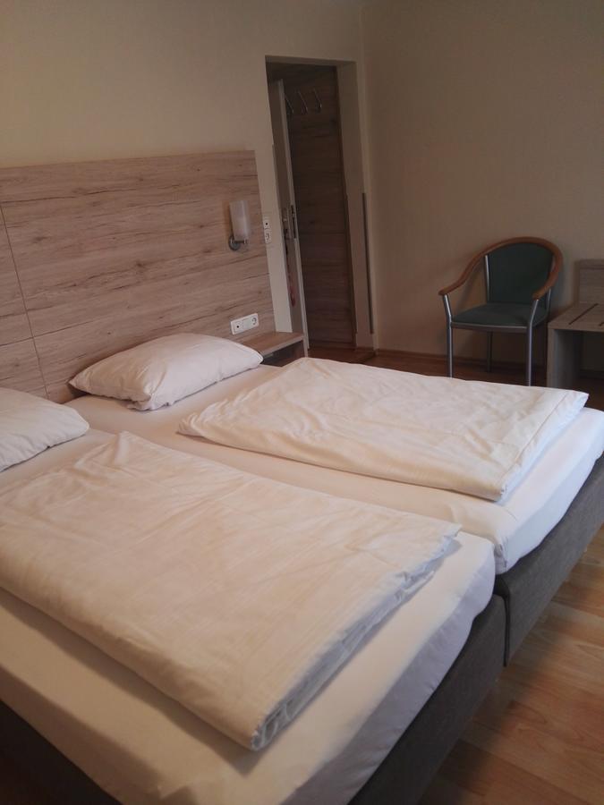 Hotel Gasthof Momm Brunnthal Exterior foto